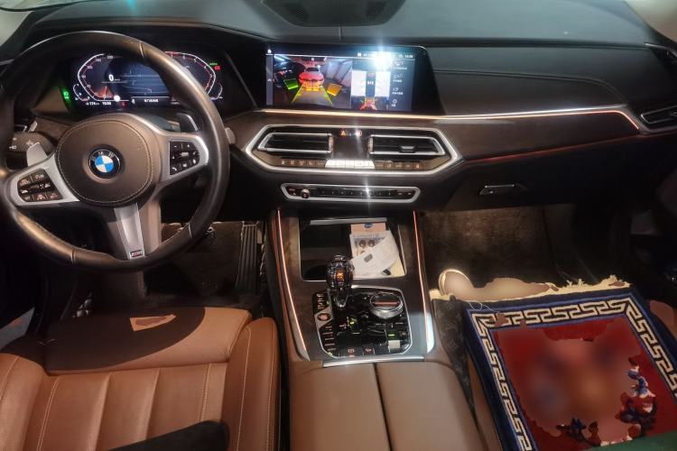 Used BMW X5 2021 xDrive40i Luxury Model with M Sport Package Center Console