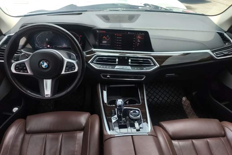 Used BMW X5 2021 xDrive40i Luxury Model with M Sport Package Center Console