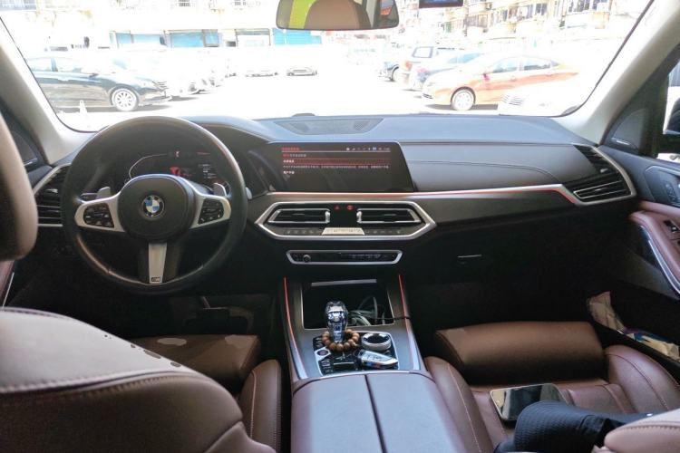 Used BMW X5 2021 xDrive40i Luxury Model with M Sport Package Center Console