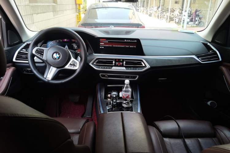 Used BMW X5 2021 xDrive40i Luxury Model with M Sport Package Center Console