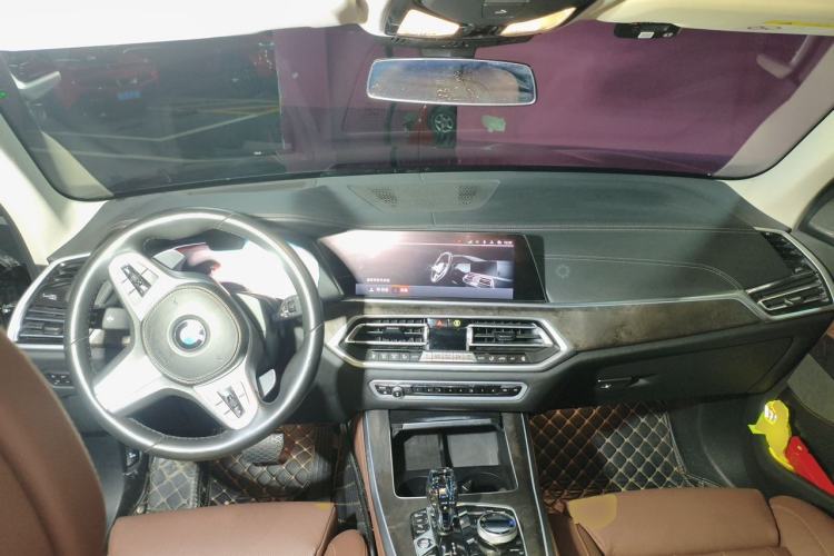 Used BMW X5 2021 xDrive40i Luxury Model with M Sport Package Center Console