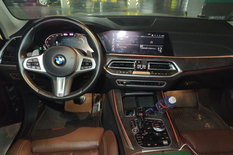 Used BMW X5 2021 xDrive40i Luxury Model with M Sport Package Center Console
