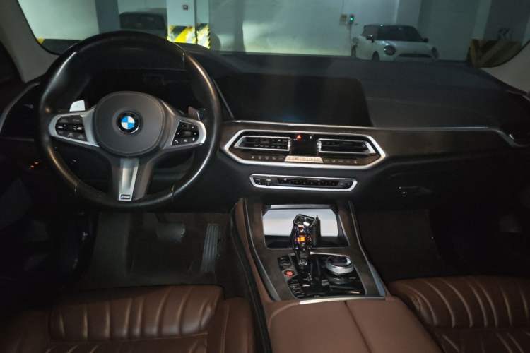 Used BMW X5 2021 Restyled xDrive40i Luxury Version M Sport Package Center Console