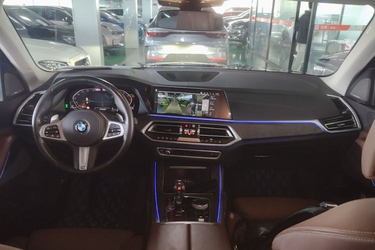 Used BMW X5 2021 xDrive40i Luxury Model with M Sport Package Center Console