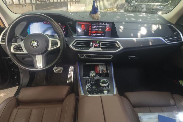 Used BMW X5 2021 xDrive40i Luxury Model with M Sport Package Center Console