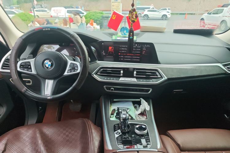 Used BMW X5 2021 xDrive40i Luxury Model with M Sport Package Center Console