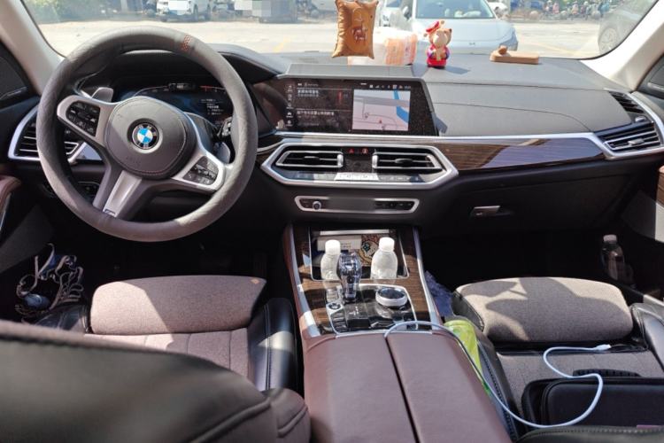 Used BMW X5 2021 xDrive40i Luxury Model with M Sport Package Center Console