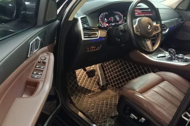 Used BMW X5 2021 xDrive40i Luxury Model with M Sport Package Driver Seat