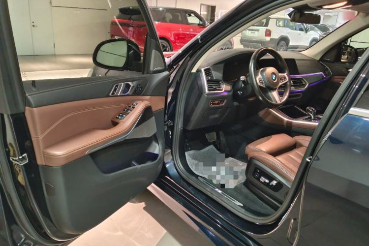 Used BMW X5 2021 xDrive40i Luxury Model with M Sport Package Driver Seat