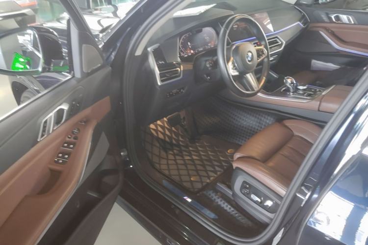 Used BMW X5 2021 xDrive40i Luxury Model with M Sport Package Driver Seat
