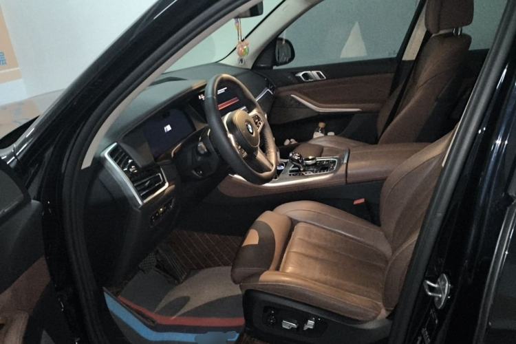 Used BMW X5 2021 xDrive40i Luxury Model with M Sport Package Driver Seat