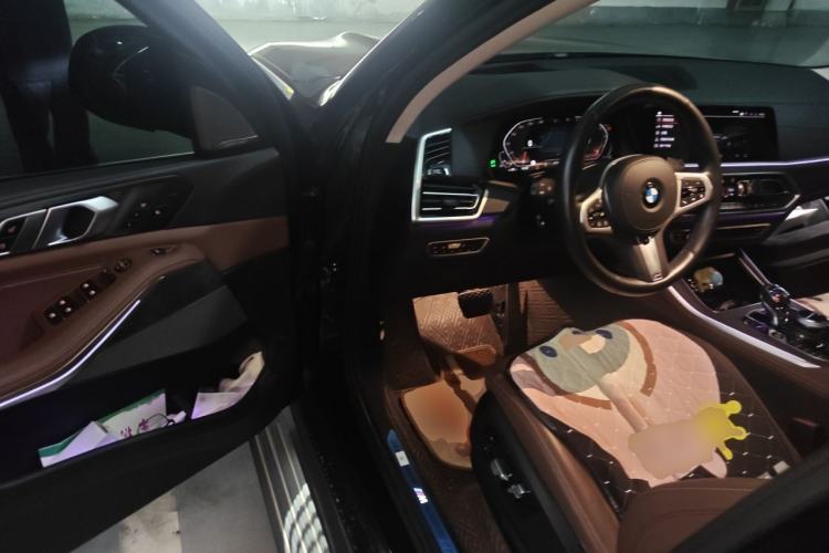 Used BMW X5 2021 xDrive40i Luxury Model with M Sport Package Driver Seat
