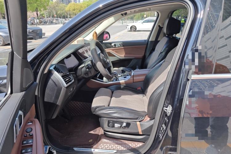 Used BMW X5 2021 xDrive40i Luxury Model with M Sport Package Driver Seat