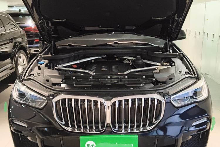 Used BMW X5 2021 xDrive40i Luxury Model with M Sport Package Engine Bay