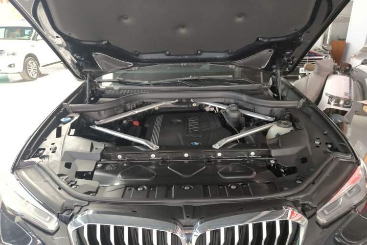 Used BMW X5 2021 xDrive40i M Sport Package Engine Bay