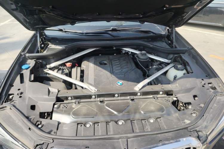 Used BMW X5 2021 xDrive40i M Sport Package Engine Bay