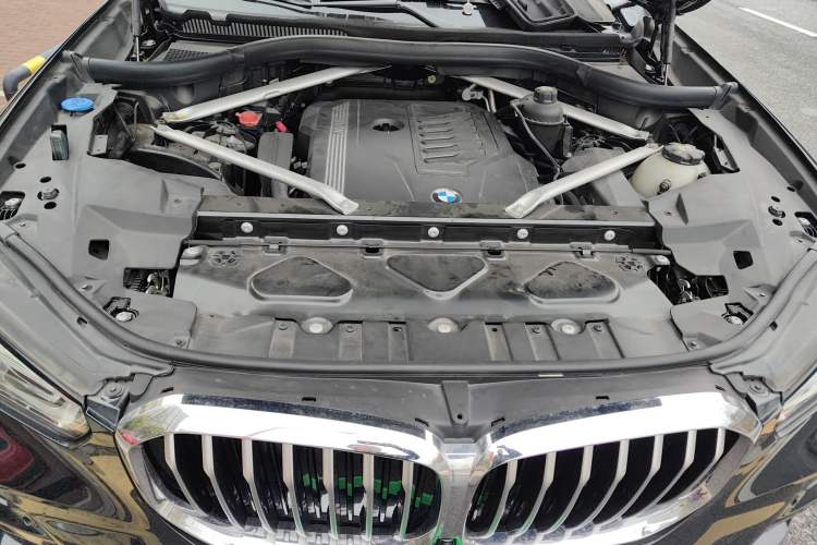 Used BMW X5 2021 xDrive40i Luxury Model with M Sport Package Engine Bay
