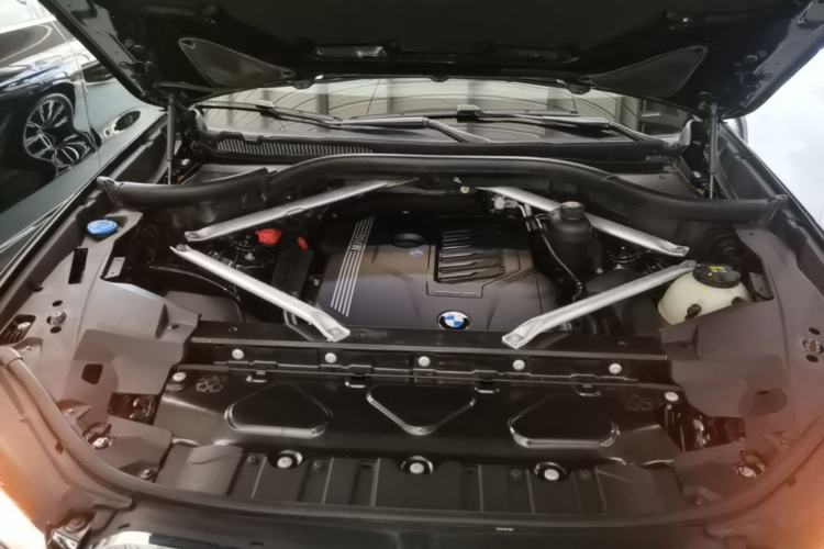 Used BMW X5 2021 xDrive40i M Sport Package Engine Bay