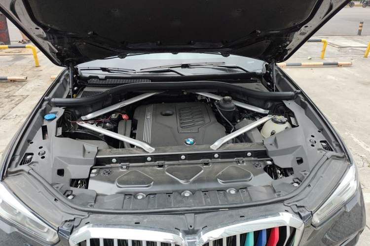 Used BMW X5 2021 Restyled xDrive40i Luxury Version M Sport Package Engine Bay