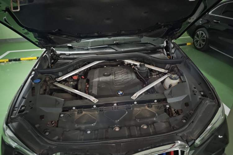 Used BMW X5 2021 Restyled xDrive40i M Sport Package Engine Bay