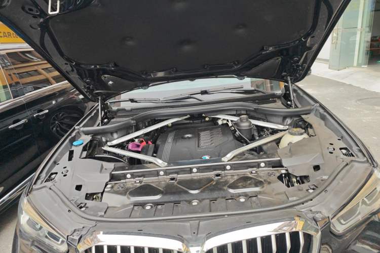 Used BMW X5 2021 xDrive40i M Sport Package Engine Bay