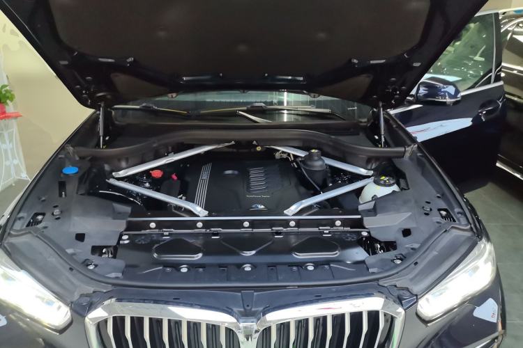 Used BMW X5 2021 xDrive40i M Sport Package Engine Bay