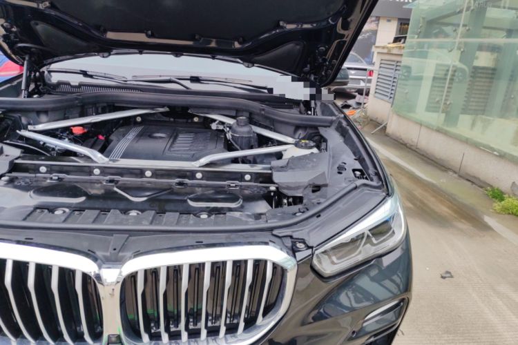 Used BMW X5 2021 xDrive40i M Sport Package Engine Bay Left