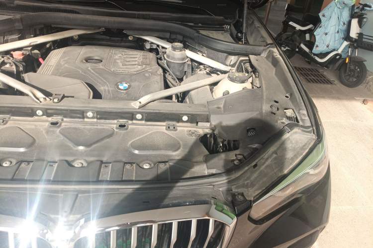 Used BMW X5 2021 xDrive30i M Sport Package Engine Bay Left