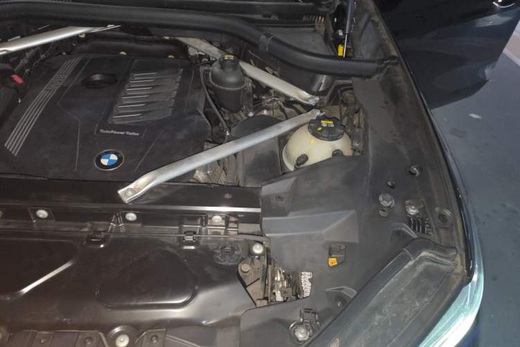Used BMW X5 2021 xDrive40i Luxury Model with M Sport Package Engine Bay Left