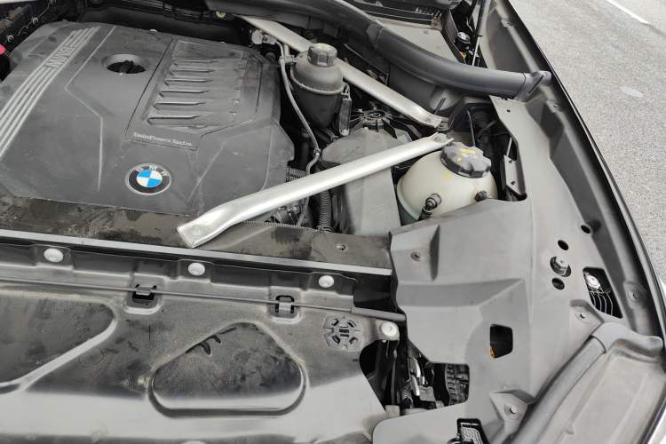 Used BMW X5 2021 xDrive40i Luxury Model with M Sport Package Engine Bay Left
