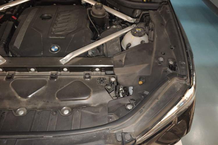 Used BMW X5 2021 xDrive40i M Sport Package Engine Bay Left