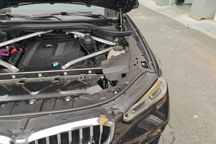 Used BMW X5 2021 xDrive40i M Sport Package Engine Bay Left