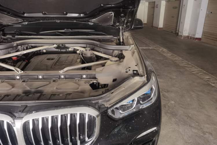 Used BMW X5 2021 xDrive40i Luxury Model with M Sport Package Engine Bay Left