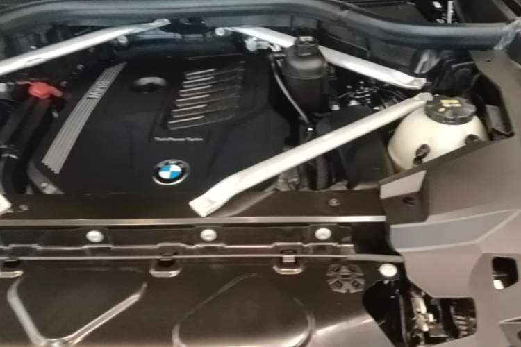 Used BMW X5 2021 Restyled xDrive40i M Sport Package Engine Bay Left