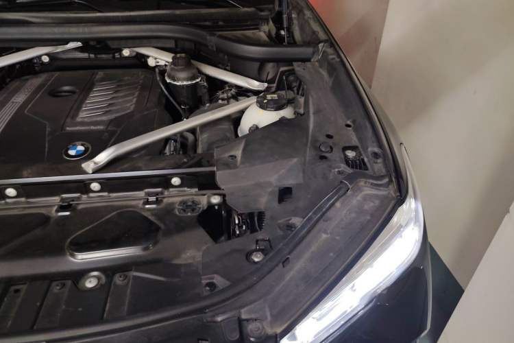Used BMW X5 2021 xDrive40i Luxury Model with M Sport Package Engine Bay Left