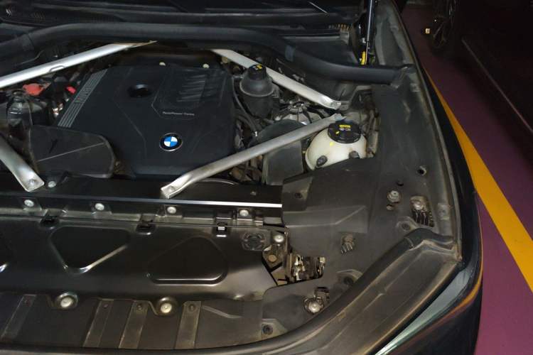 Used BMW X5 2021 xDrive30i M Sport Package Engine Bay Left