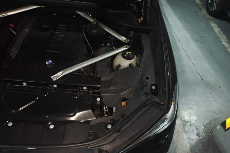 Used BMW X5 2021 xDrive40i Luxury Model with M Sport Package Engine Bay Left