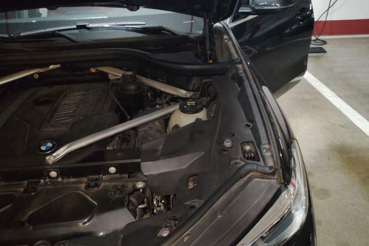 Used BMW X5 2021 xDrive40i M Sport Package Engine Bay Left