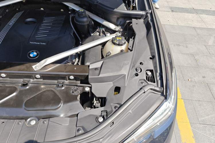 Used BMW X5 2021 xDrive40i Luxury Model with M Sport Package Engine Bay Left