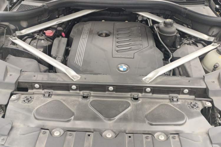 Used BMW X5 2021 Restyled xDrive40i Luxury Version M Sport Package Engine Bay