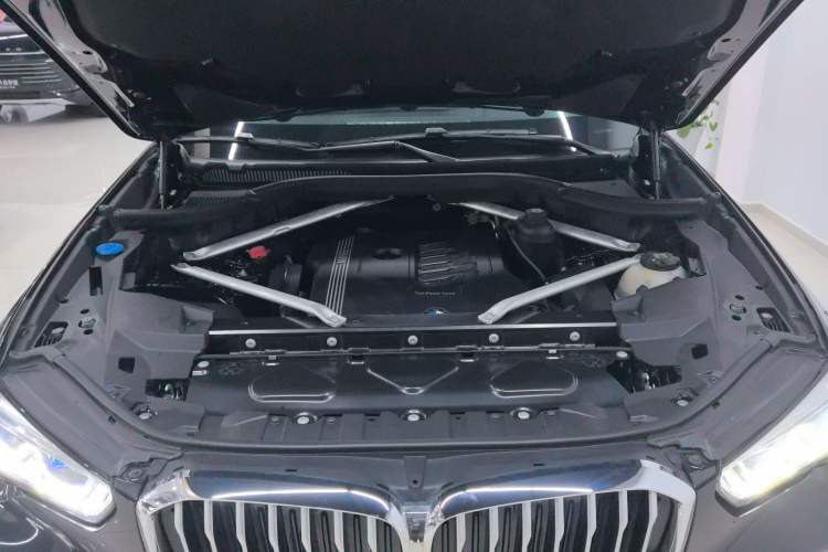 Used BMW X5 2021 xDrive40i M Sport Package Engine Bay