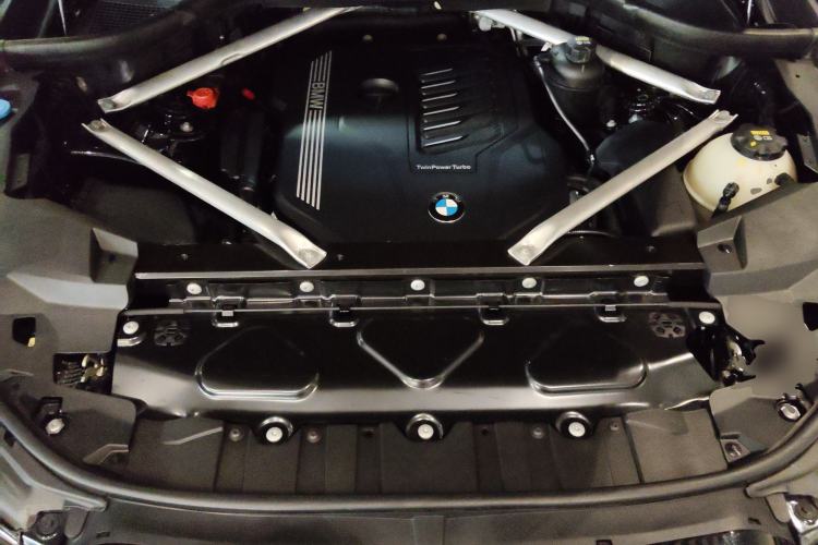 Used BMW X5 2021 xDrive40i Luxury Model with M Sport Package Engine Bay