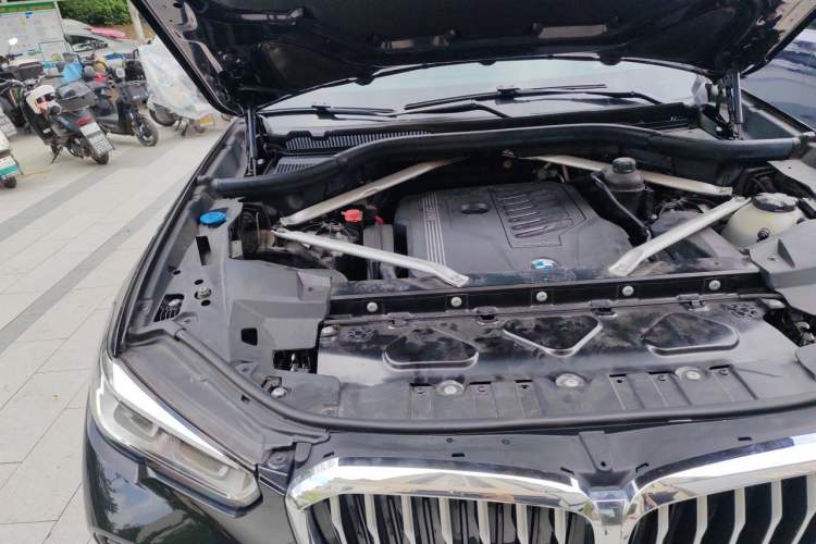 Used BMW X5 2021 xDrive40i M Sport Package Engine Bay Right