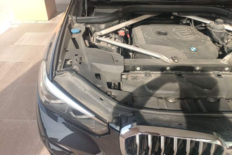 Used BMW X5 2021 xDrive30i M Sport Package Engine Bay Right