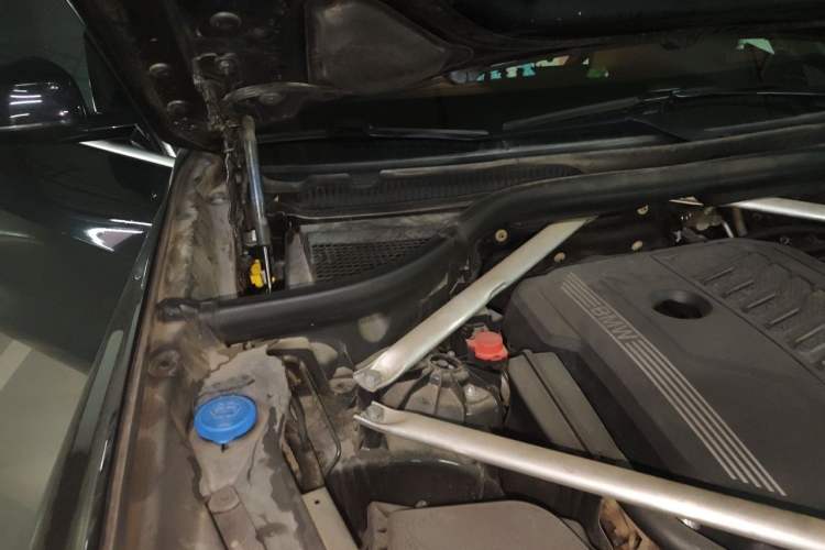 Used BMW X5 2021 Restyled xDrive40i M Sport Package Engine Bay Right