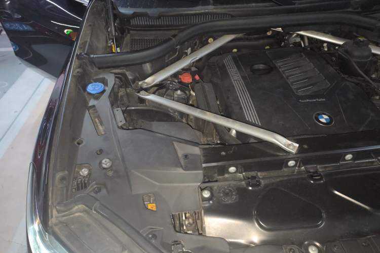 Used BMW X5 2021 xDrive40i Luxury Model with M Sport Package Engine Bay Right