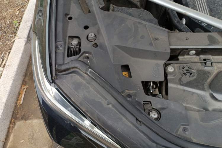 Used BMW X5 2021 xDrive40i M Sport Package Engine Bay Right