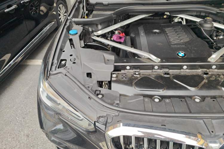 Used BMW X5 2021 xDrive40i M Sport Package Engine Bay Right