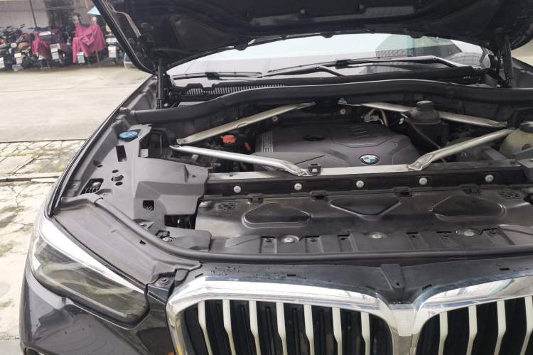 Used BMW X5 2021 xDrive30i M Sport Package Engine Bay Right
