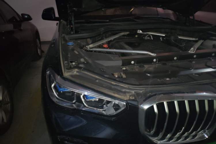 Used BMW X5 2021 Restyled xDrive40i Luxury Version M Sport Package Engine Bay Right